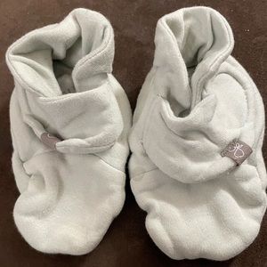 Goumi Kids booties